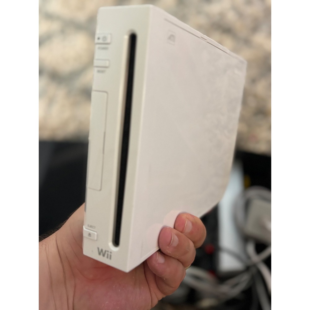Nintendo Wii Console White RVL-001 GameCube Compatible Bundle with Cables